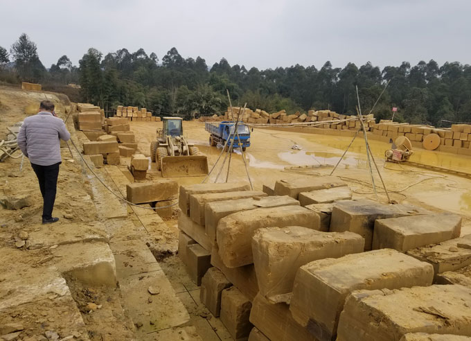 黄金砂岩矿山
